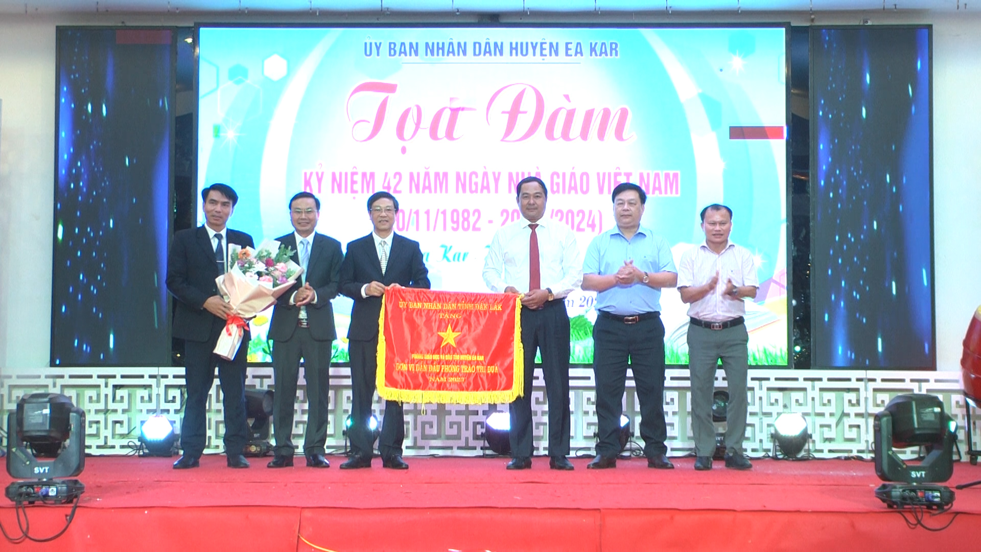 Huyện Ea Kar tổ chức Tọa đàm kỷ niệm 42 năm Ngày Nhà giáo Việt Nam